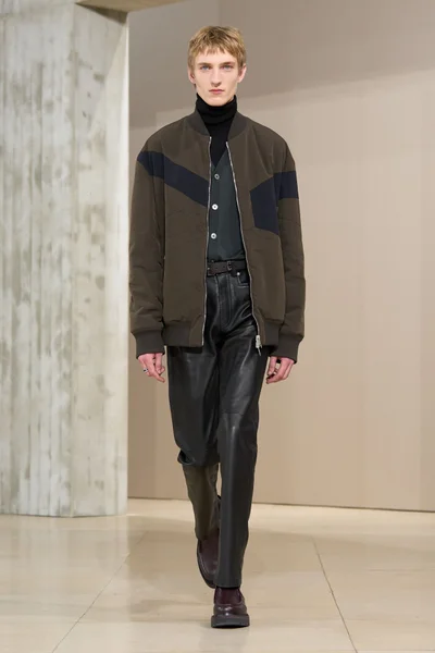 Look 30